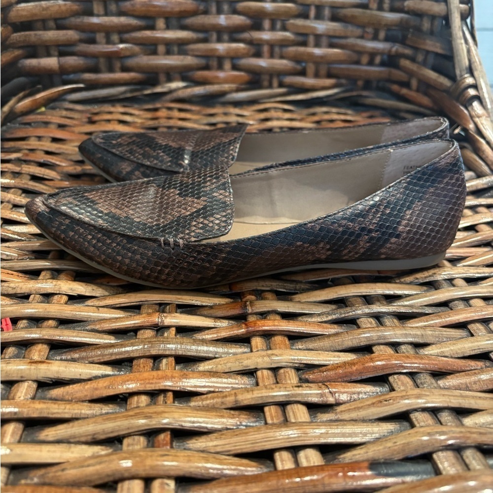 Steve Madden Feather Brown Snakeskin Loafers in size 7. Great condition - Picture 10 of 16